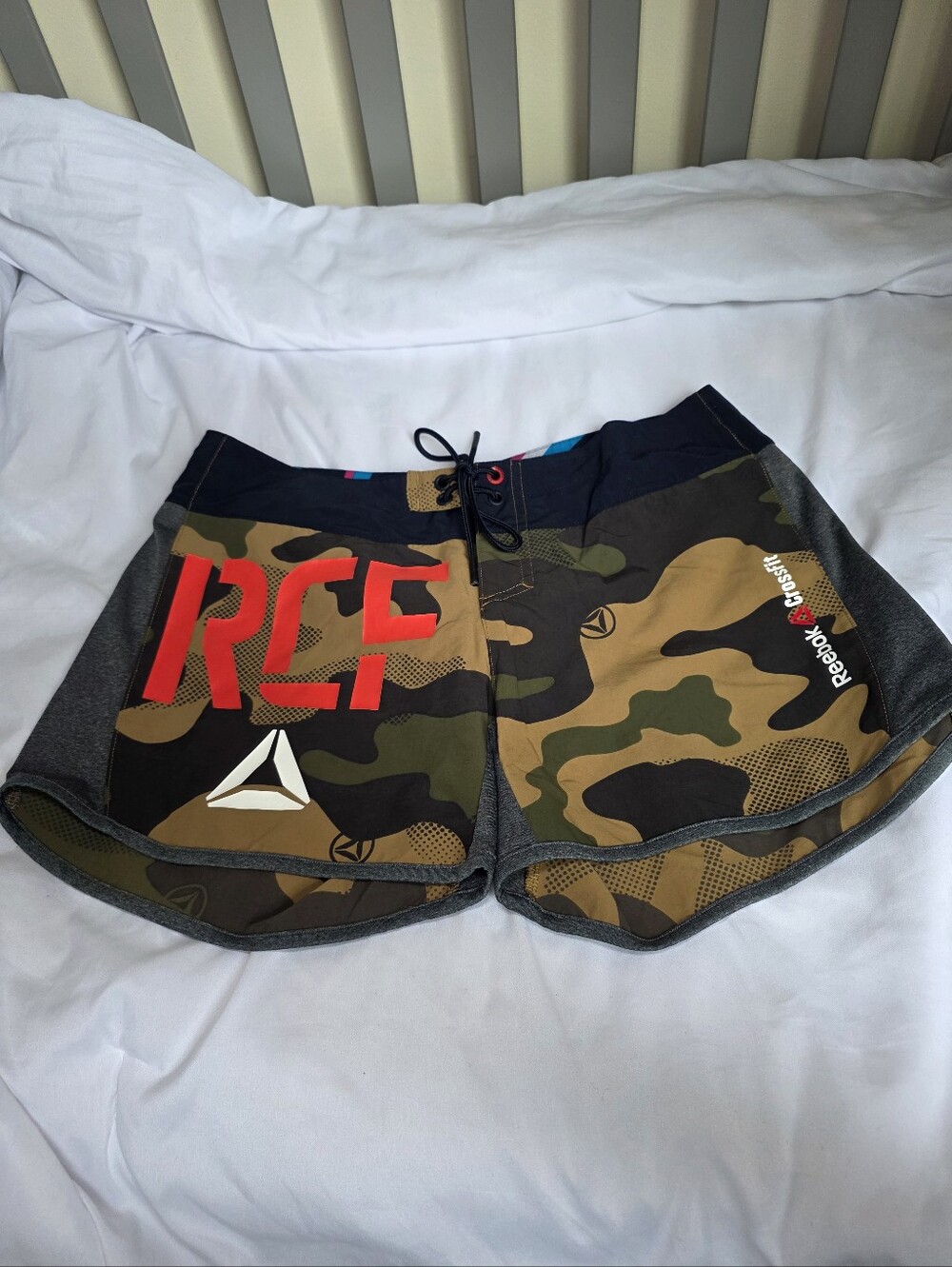 Reebok CrossFit Camoflauge Womens Athletic Shorts With Red Logo Size XS